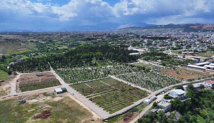 “ADIYAMAN BELEDİYESİ MEZARLIKLARDA GENEL BAKIM ÇALIŞMALARI YAPIYOR”