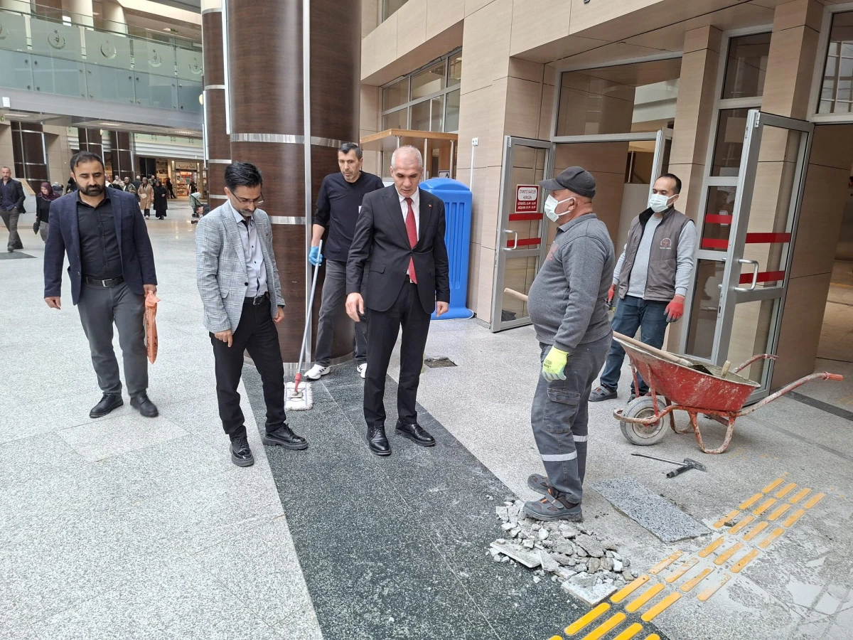 Adıyaman Eğitim ve Araştırma Hastanesi&rsquo;nde Zemin Yenileme &Ccedil;alışmaları Başladı