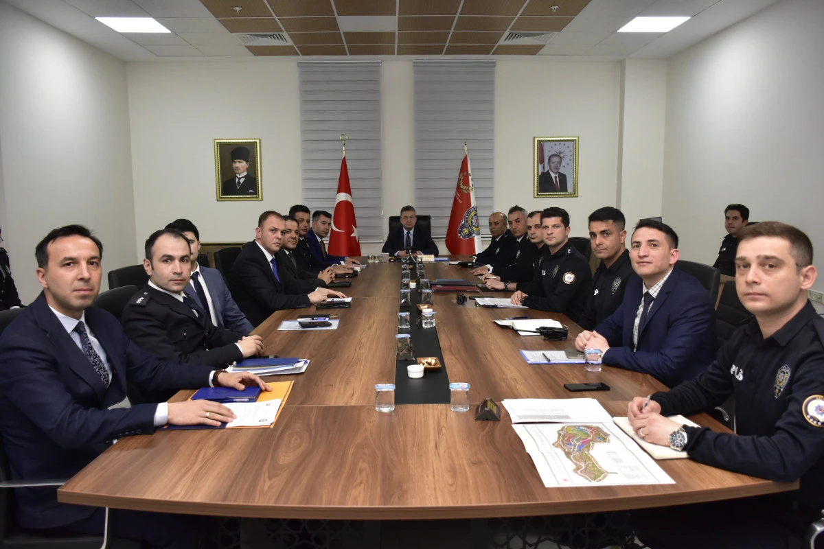 Adıyaman Emniyeti Haftalık Değerlendirme Toplantısı Ger&ccedil;ekleştirdi