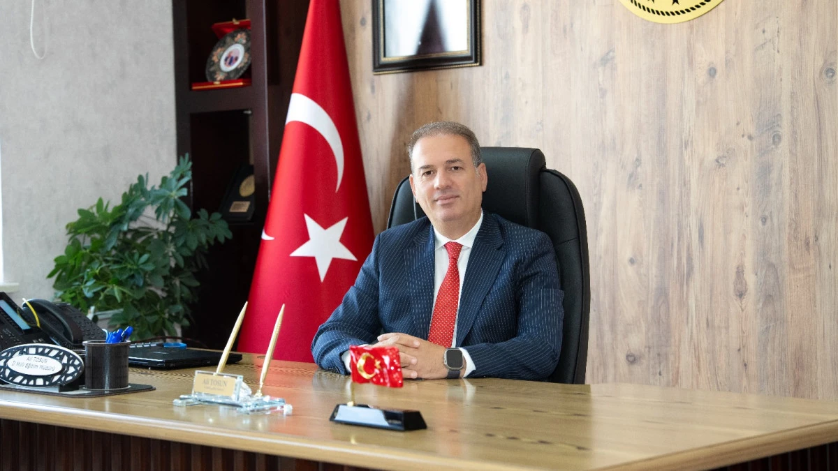 Adıyaman İl Milli Eğitim Müdürü Ali Tosun “29 Ekim Cumhuriyet Bayramı” vesilesi ile bir mesaj yayınladı. Ali Tosun mesajında;