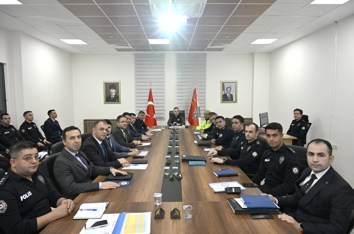 Adıyaman Polisi, G&uuml;venlik ve Hizmetleri G&ouml;zden Ge&ccedil;irdi