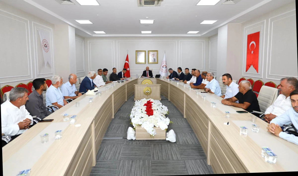 Adıyaman Valisi Abdullah K&uuml;&ccedil;&uuml;k, K&ouml;y Muhtarlarıyla Bir Araya Geldi