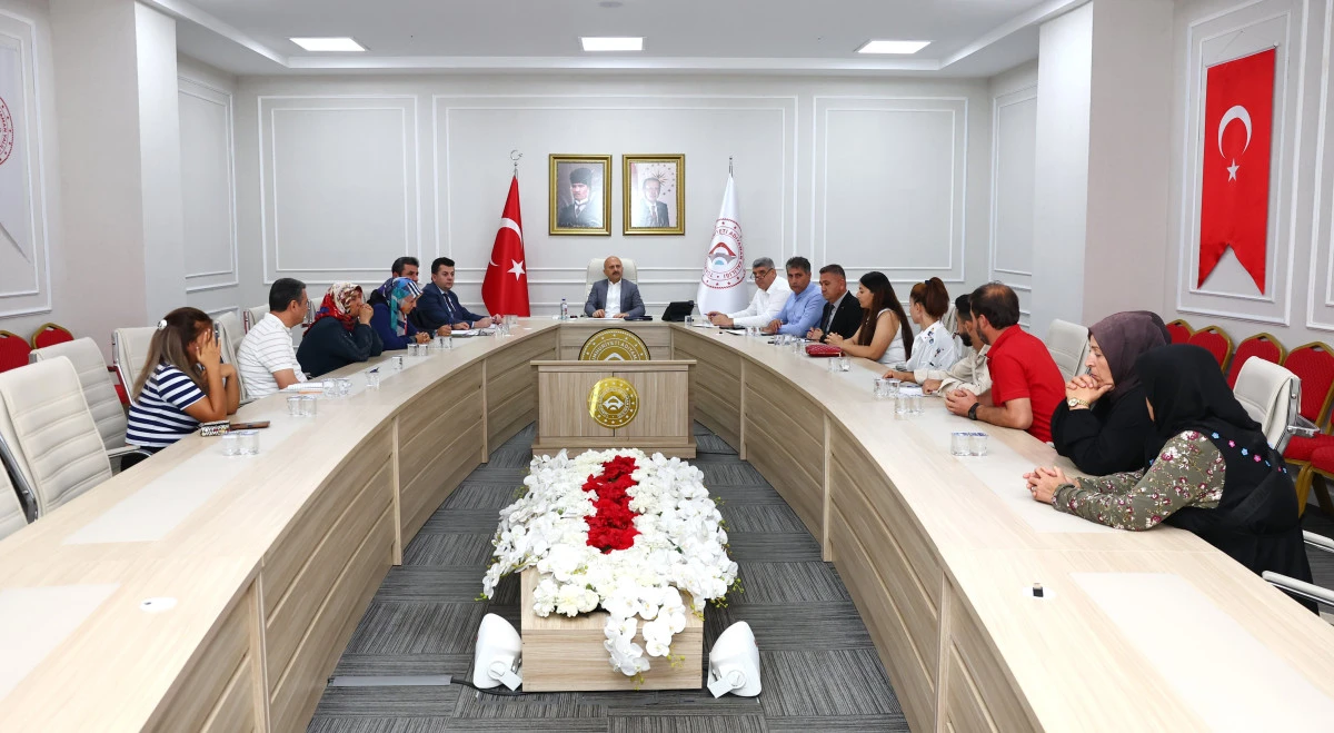 Adıyaman Valisi Dr. Osman Varol, İş Arayan Vatandaşları Dinledi