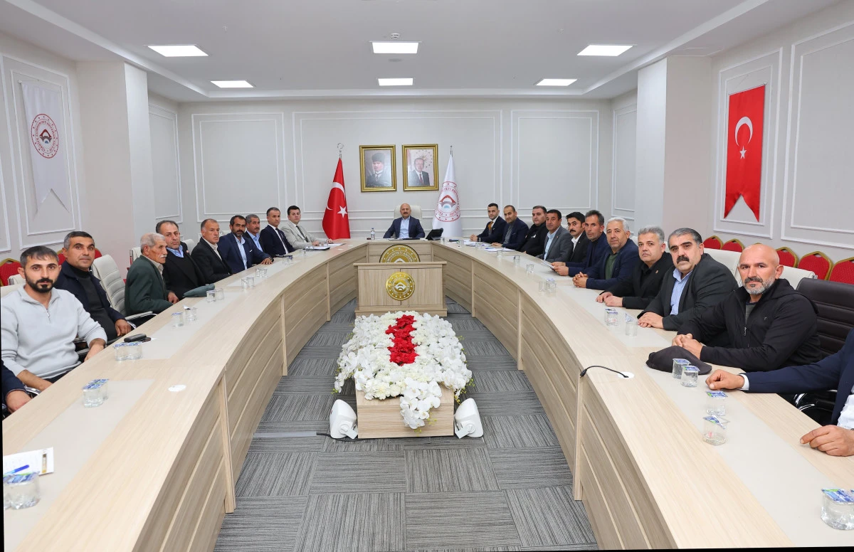 Adıyaman Valisi Dr. Osman Varol, Köy Muhtarlarıyla Bir Araya Geldi