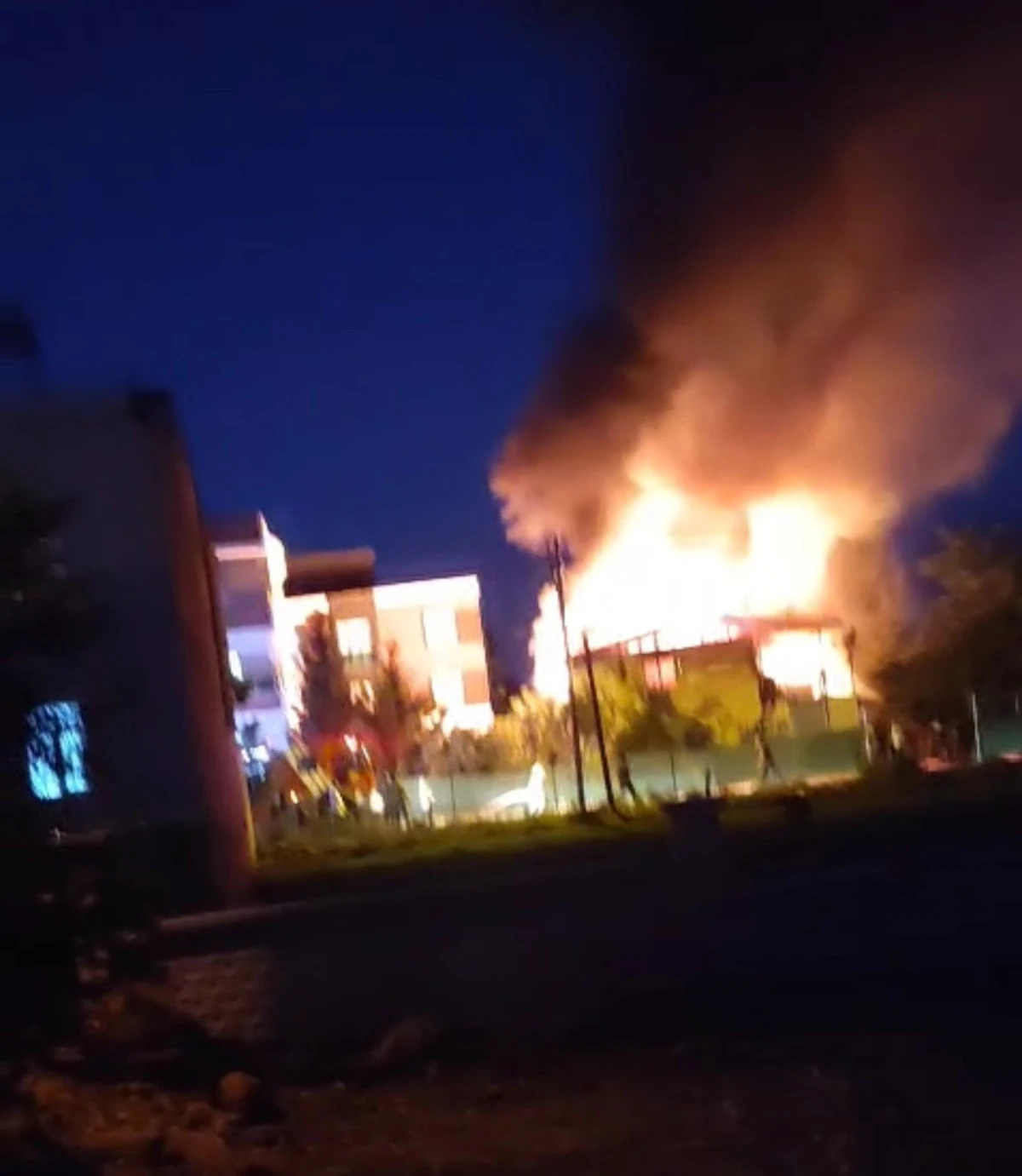 Adıyaman’da 2 Katlı Ev Alev Alev Yandı  
