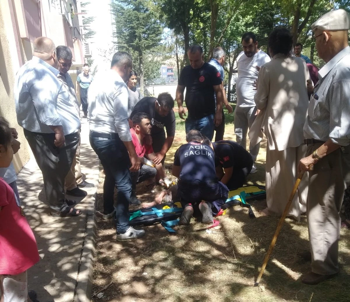 Adıyaman'da 4'üncü Kattan Düşen Çocuk Hayatını Kaybetti   