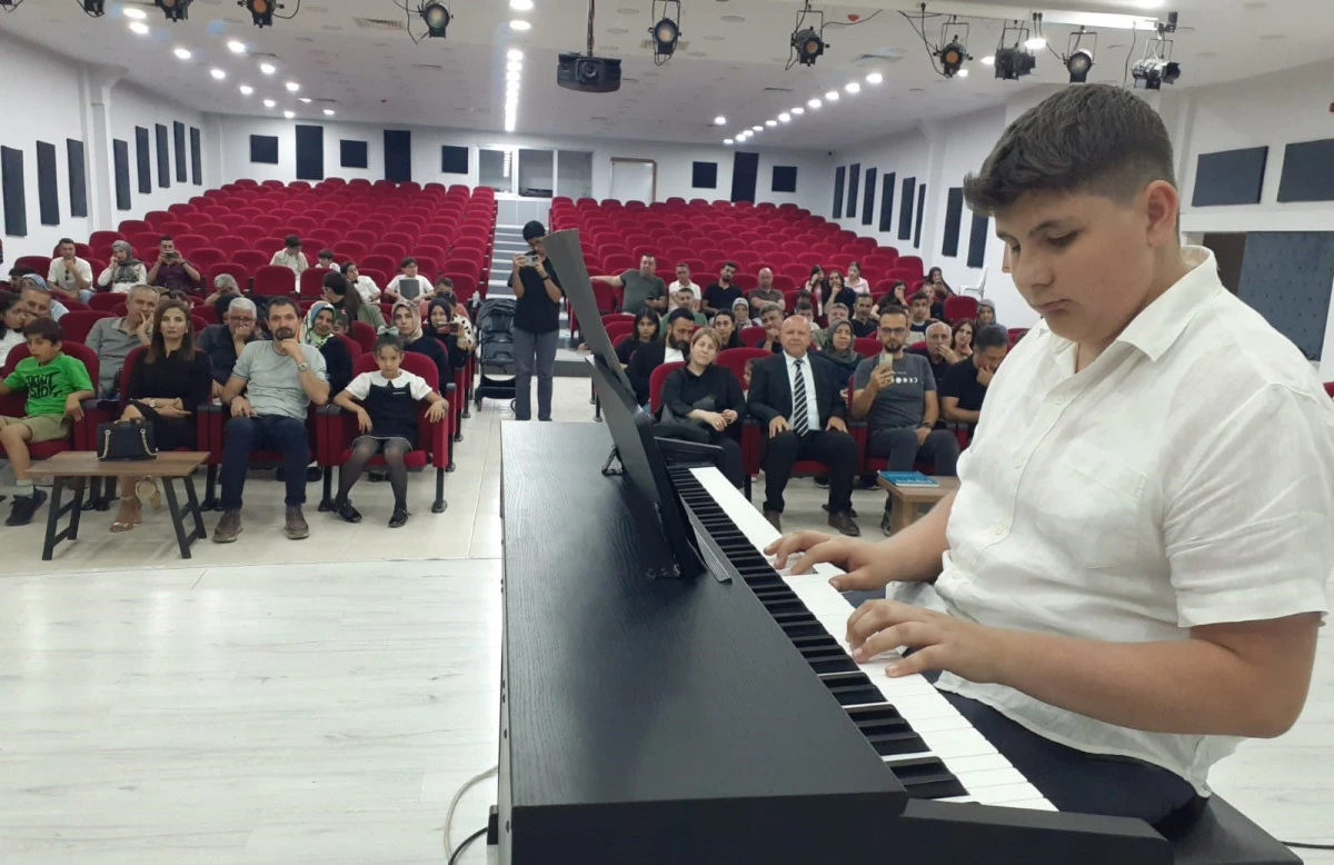 Adıyaman’da Genç Piyanistler Hünerlerini Sergiledi   