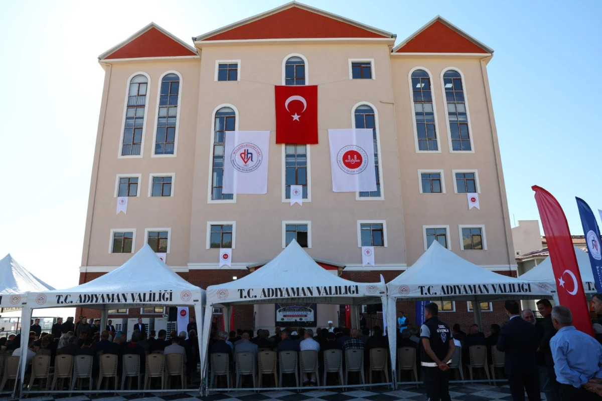 Adıyaman&rsquo;da Hz. Safvan Bin Muattal Kur&rsquo;an Kursu ve Hz. Eyyub El Ensari Camii Dualarla A&ccedil;ıldı