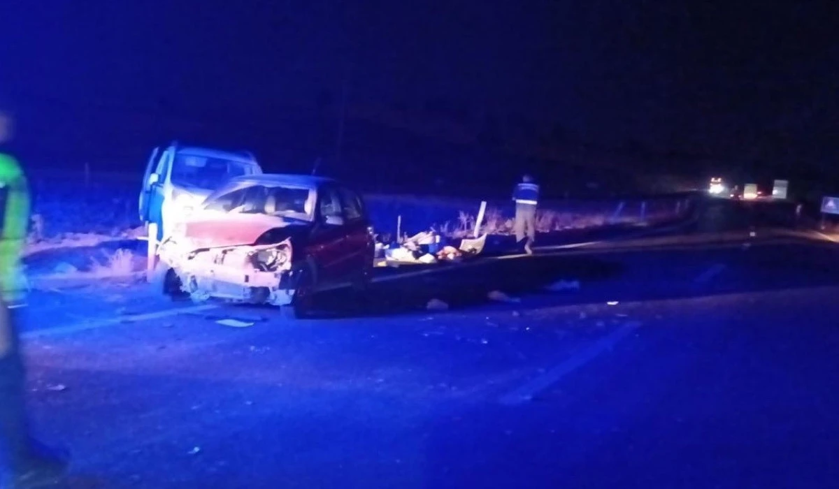 Adıyaman'da İki Otomobil Çarpıştı: 2 Yaralı   