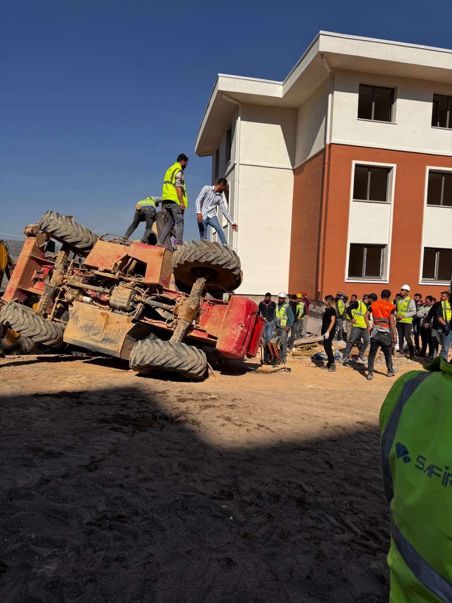 Adıyaman’da İş Makinesi Devrildi: 1 Yaralı   