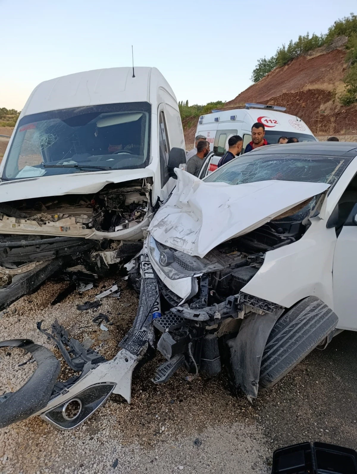 Adıyaman'da Minibüs İle Otomobil Çarpıştı: 5 Yaralı   