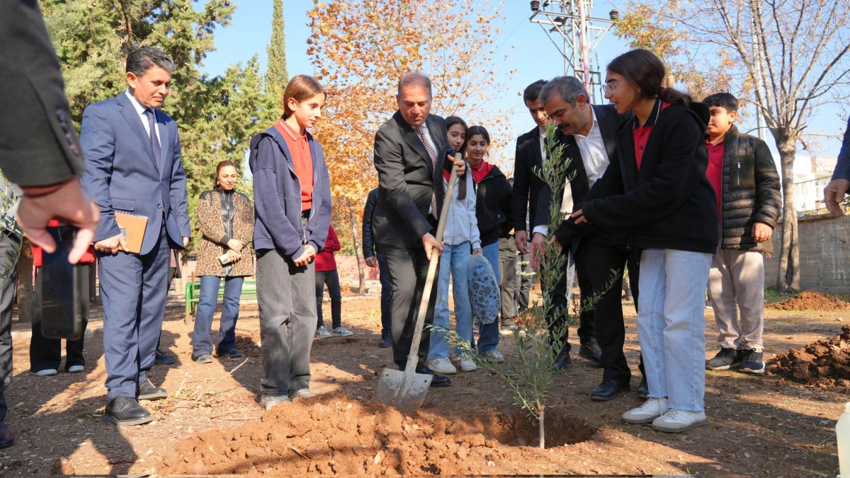 Adıyaman’da Öğrenciler Geleceğe Nefes Oldu: ‘Yeşil Vatan’ İçin Fidan Diktiler