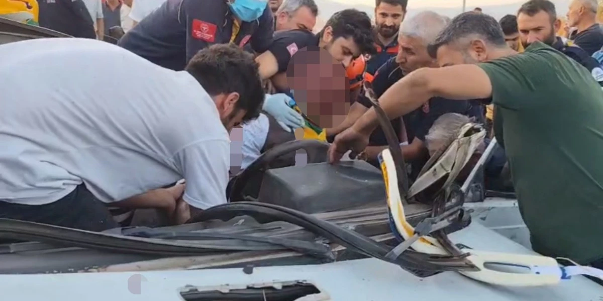 Adıyaman’da Otomobil Takla Attı: 1’i Ağır 4 Yaralı   
