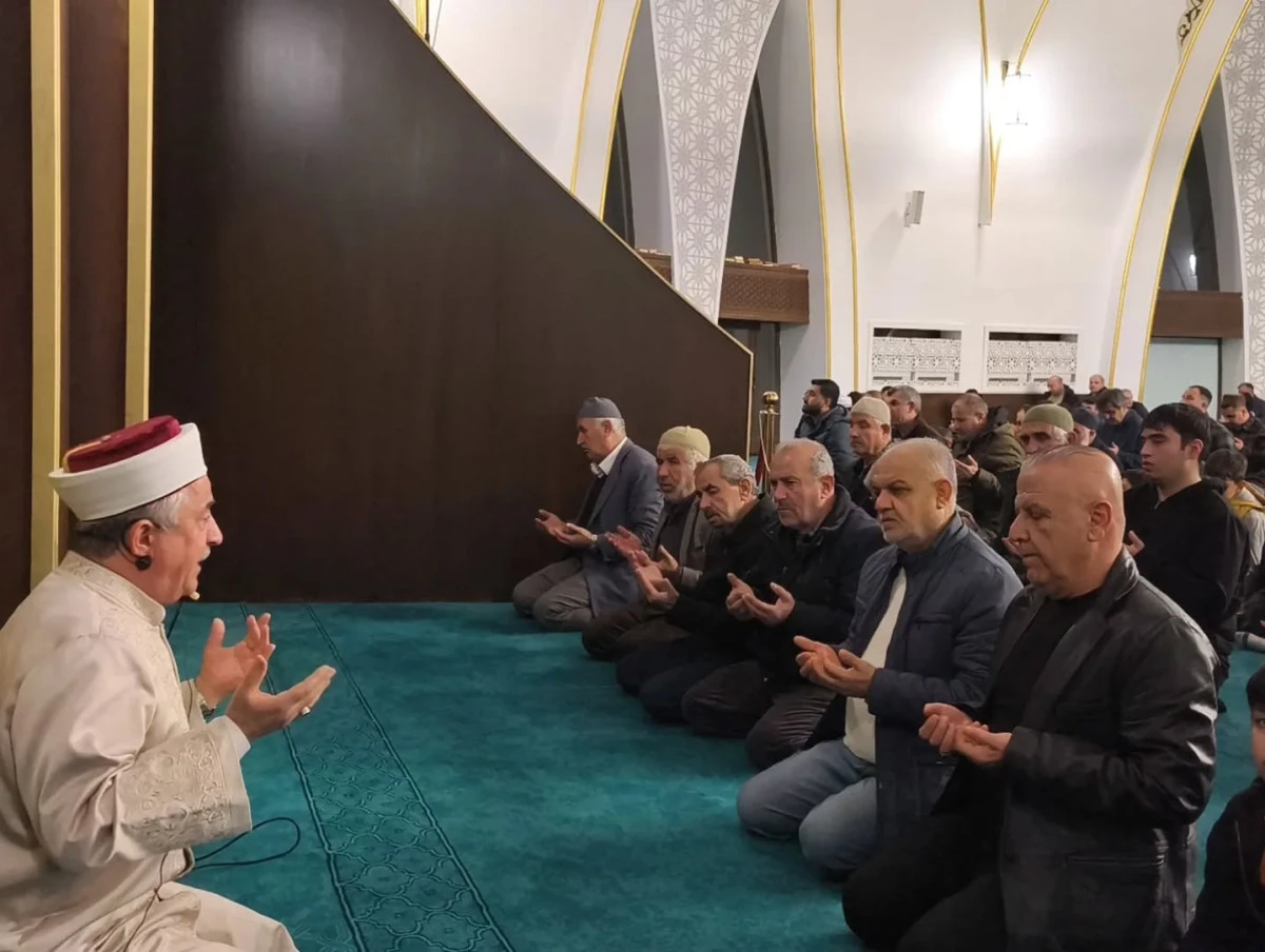 Adıyaman&rsquo;da Regaip Kandili Dualarla İdrak Edildi