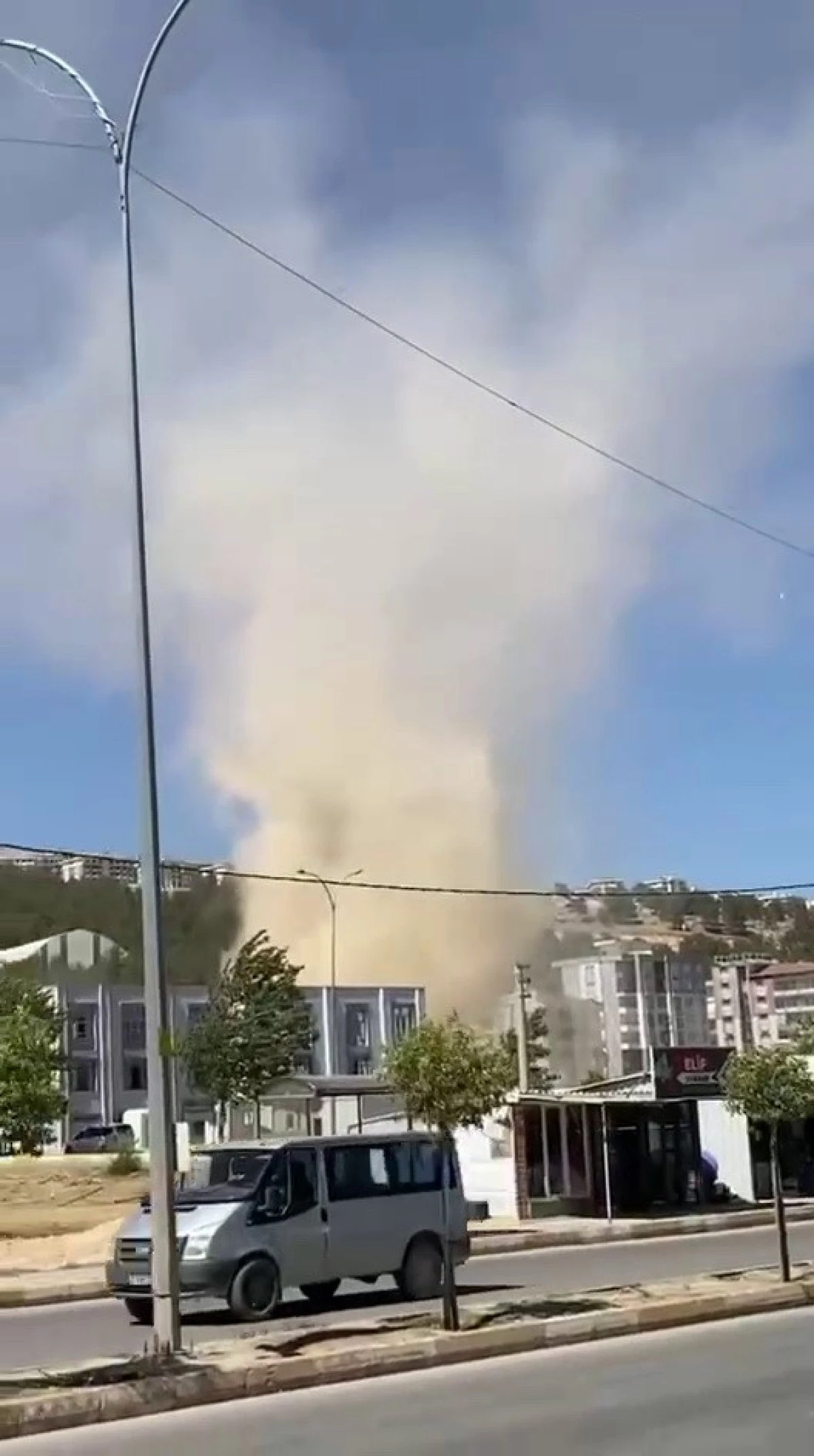 Adıyaman’da Rüzgar, Hortumlara Neden Oldu   