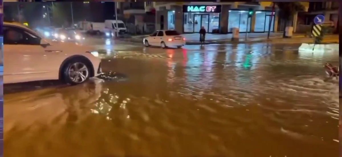 Adıyaman&rsquo;da Sağanak Felaketi: Adıyaman&rsquo;da Hayat Durdu