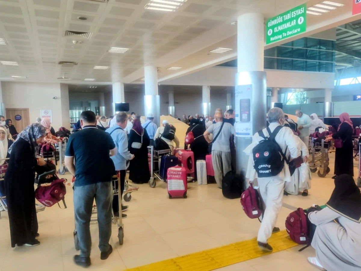 Adıyamanlı Hacılar Kutsal Topraklardan Yurda D&ouml;nd&uuml;