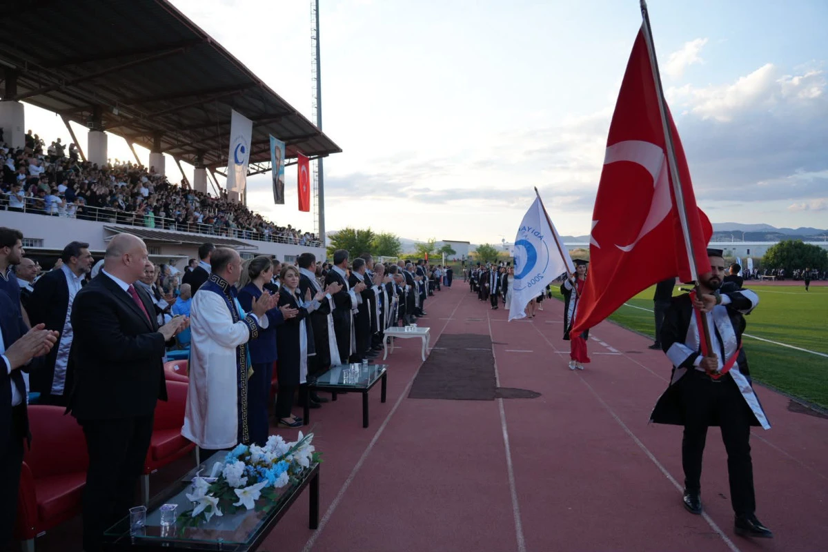 ADY&Uuml;&rsquo;de 3 Bin 517 &Ouml;ğrenci Kep Atarak Geleceğe Uğurlandı