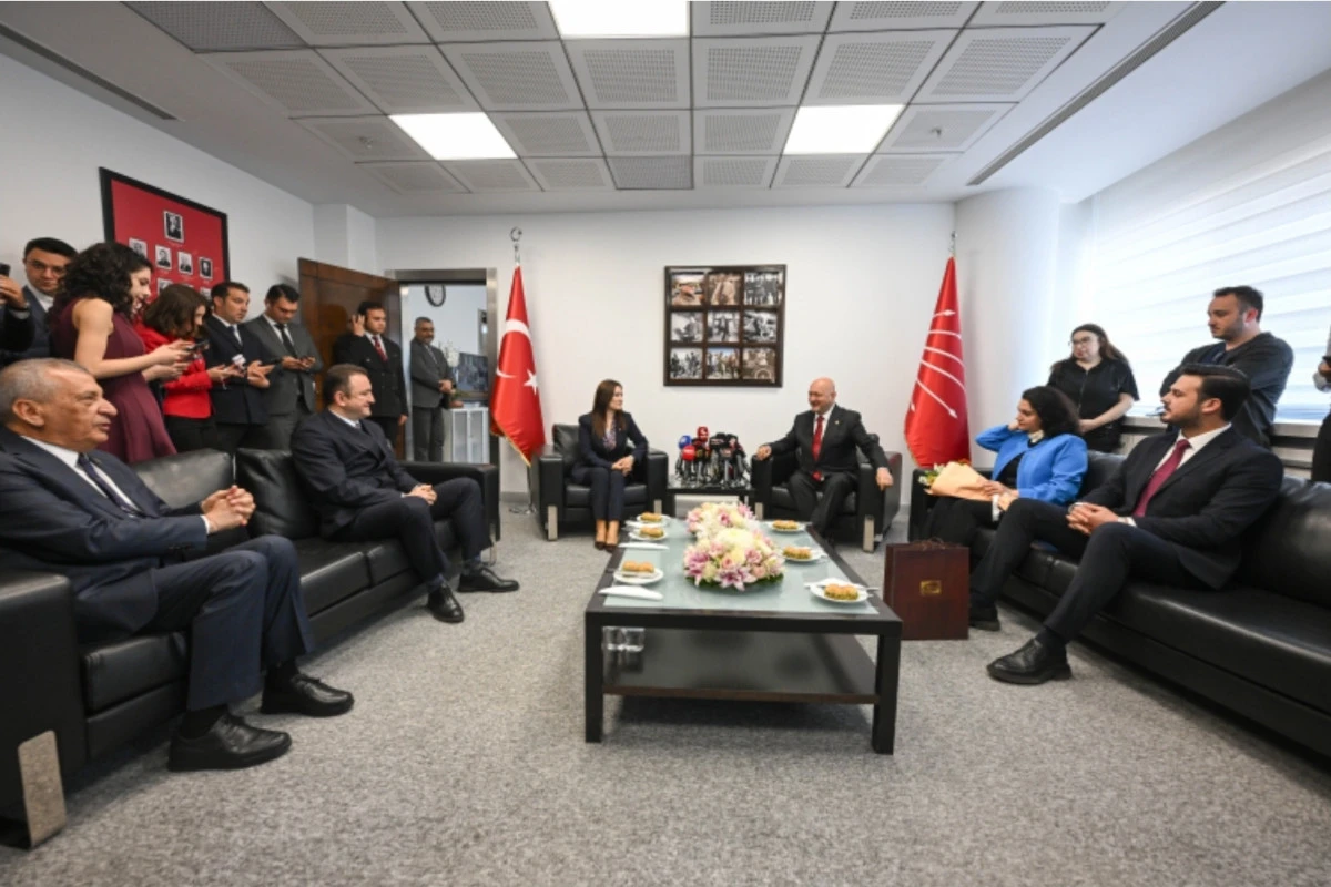 AK Parti Yıllar Sonra CHP İle Bayramlaştı 