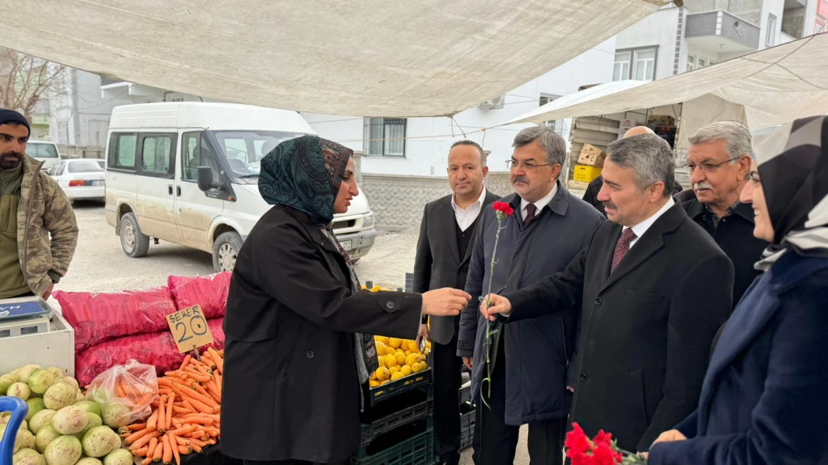 Alkayış&rsquo;tan Adıyaman&rsquo;da Kurum ve Esnaf Ziyaretleri, Kadınlar G&uuml;n&uuml;&rsquo;nde Karanfil Dağıttı