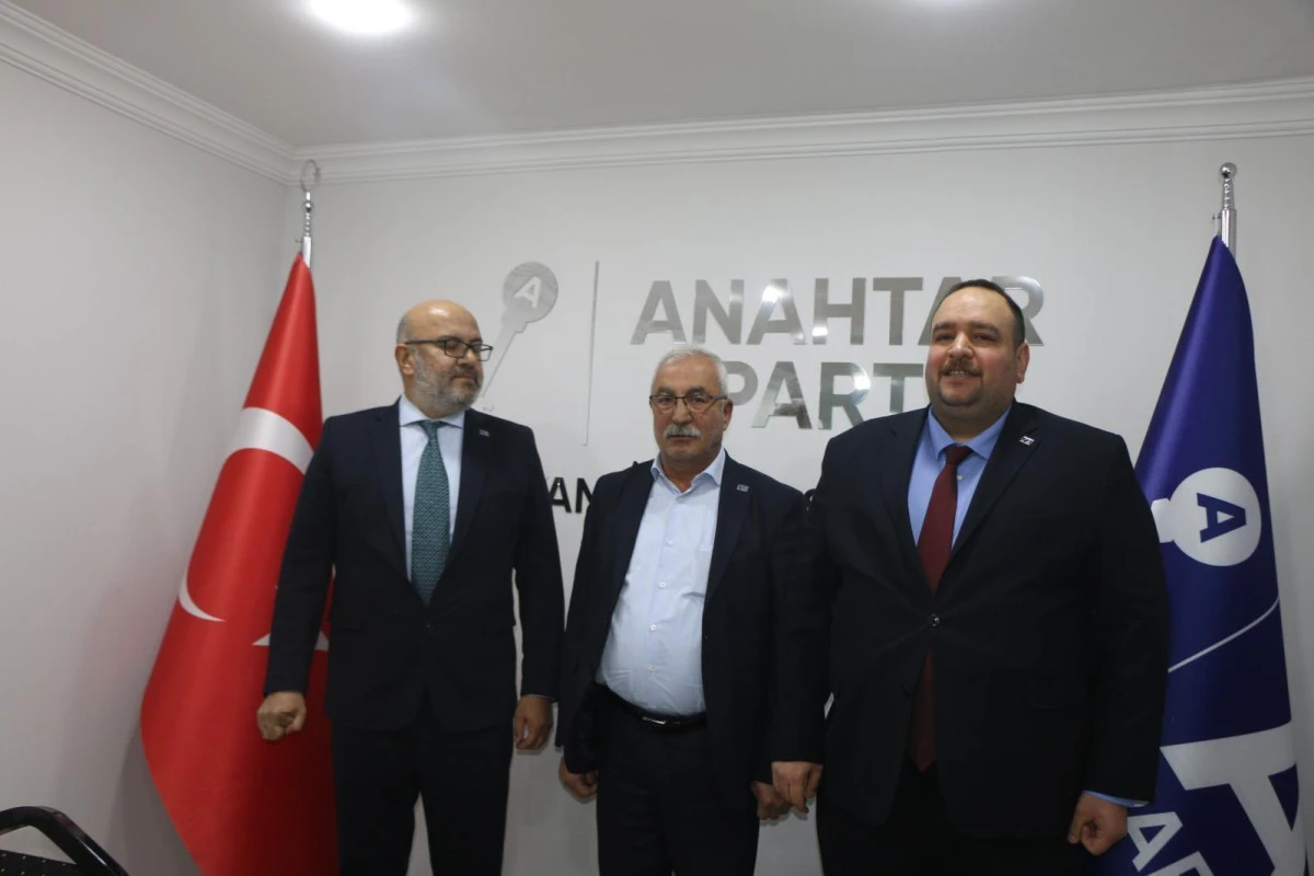 Anahtar Parti Genel Başkan Yardımcısı Aydos Adıyaman&rsquo;da: CHP&rsquo;li Ş&uuml;kr&uuml; Cem Anahtar Parti&rsquo;ye katıldı