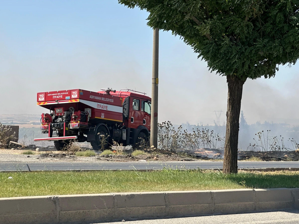 Anız Yangını Bahçeye Sıçradı   