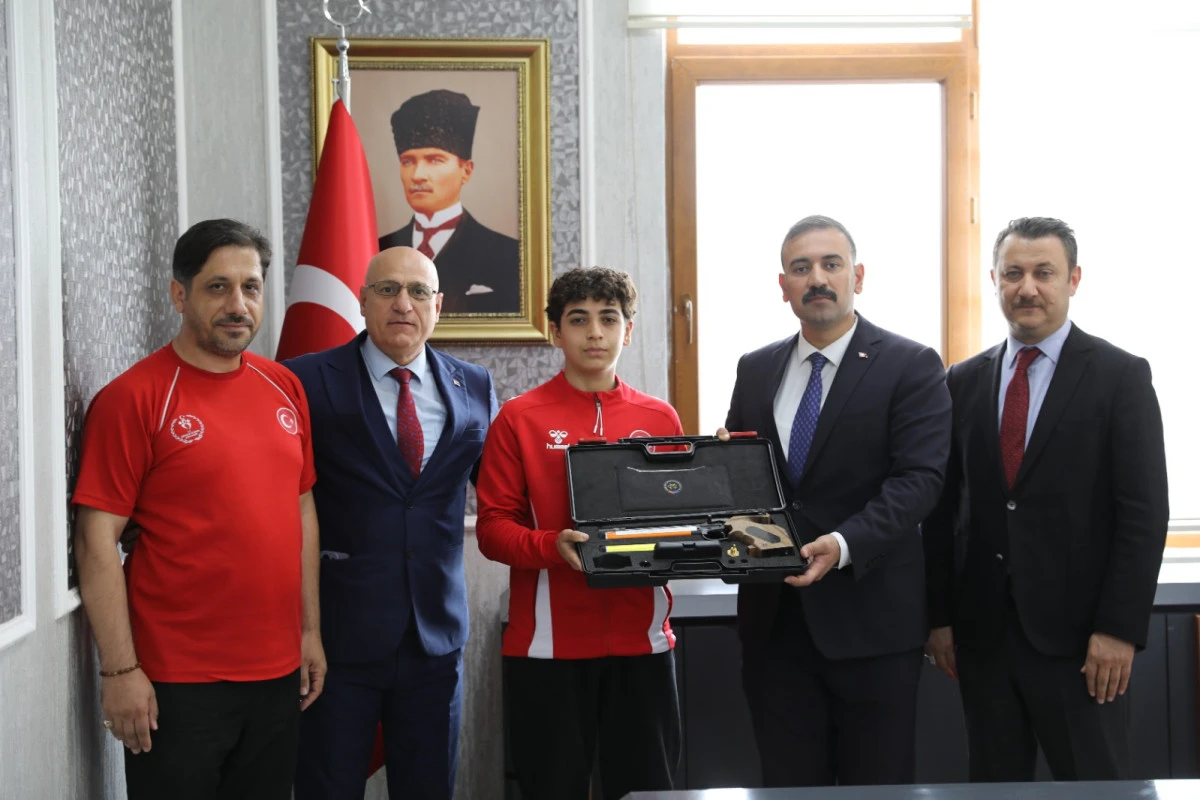 AVRUPA ŞAMPİYONU MEHMET ALİ KAYA&rsquo;YA ANLAMLI TEBRİK 
