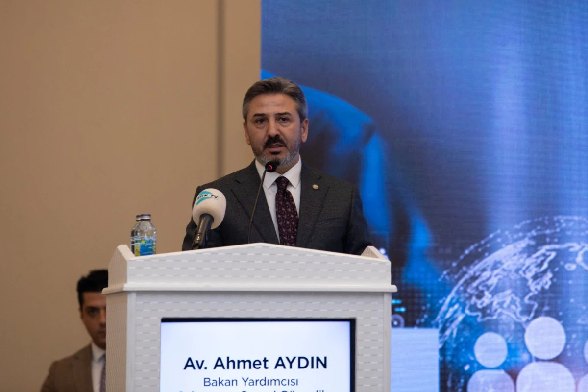 Bakan Yardımcısı Ahmet Aydın'dan Emekçilere Anlamlı Mesaj