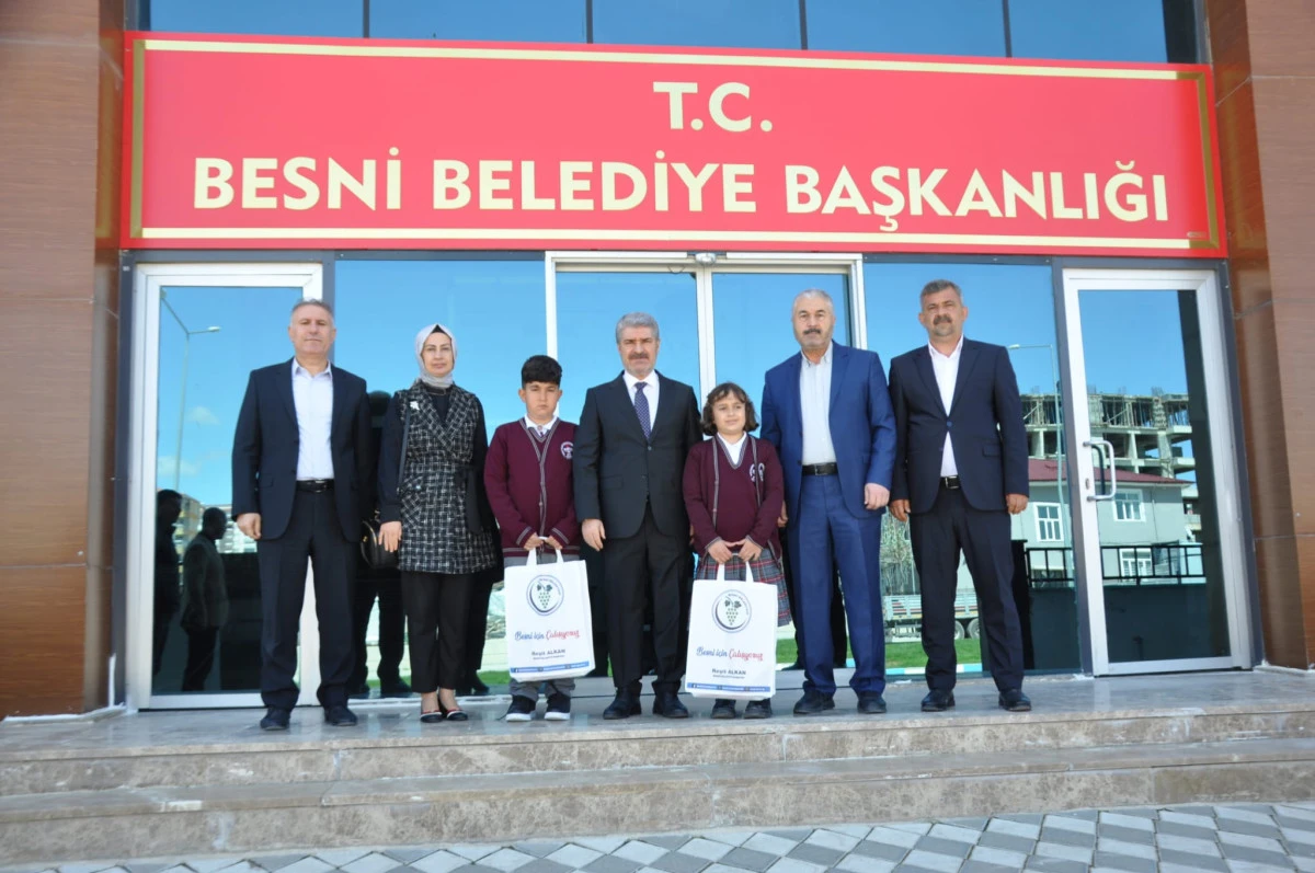 Başkan Alkan Koltuğunu &Ccedil;ocuklara Devretti