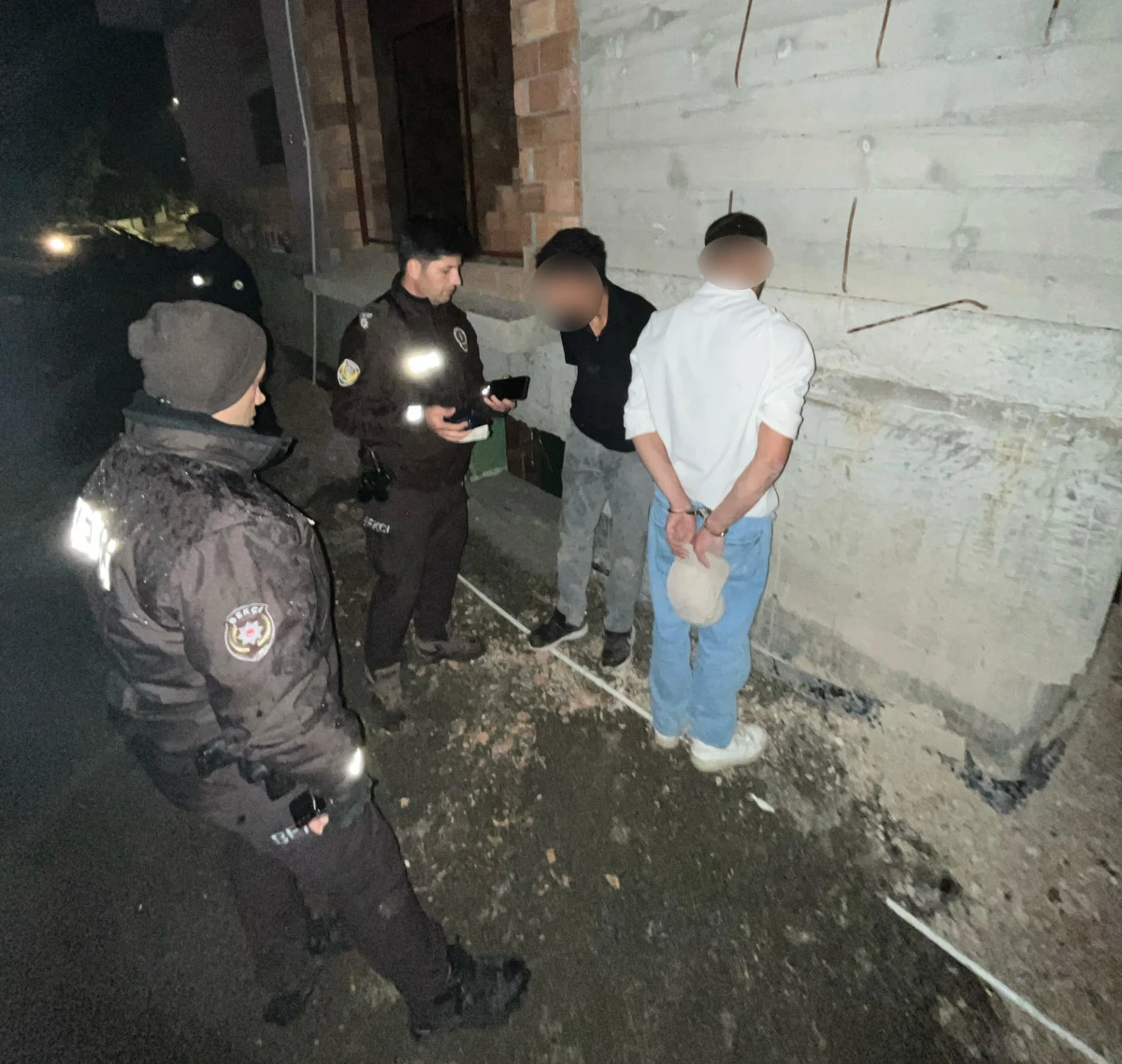 Bekçilerin Dikkati Sayesinde Hırsızlık Yapan Şahıslar Yakalandı   