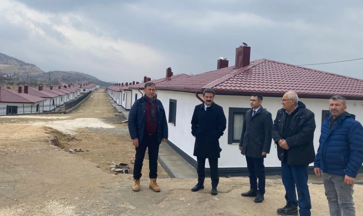 Besni Kaymakamı Aslan&rsquo;dan Deprem Konutları ve Yol &Ccedil;&ouml;kmesi İncelemesi