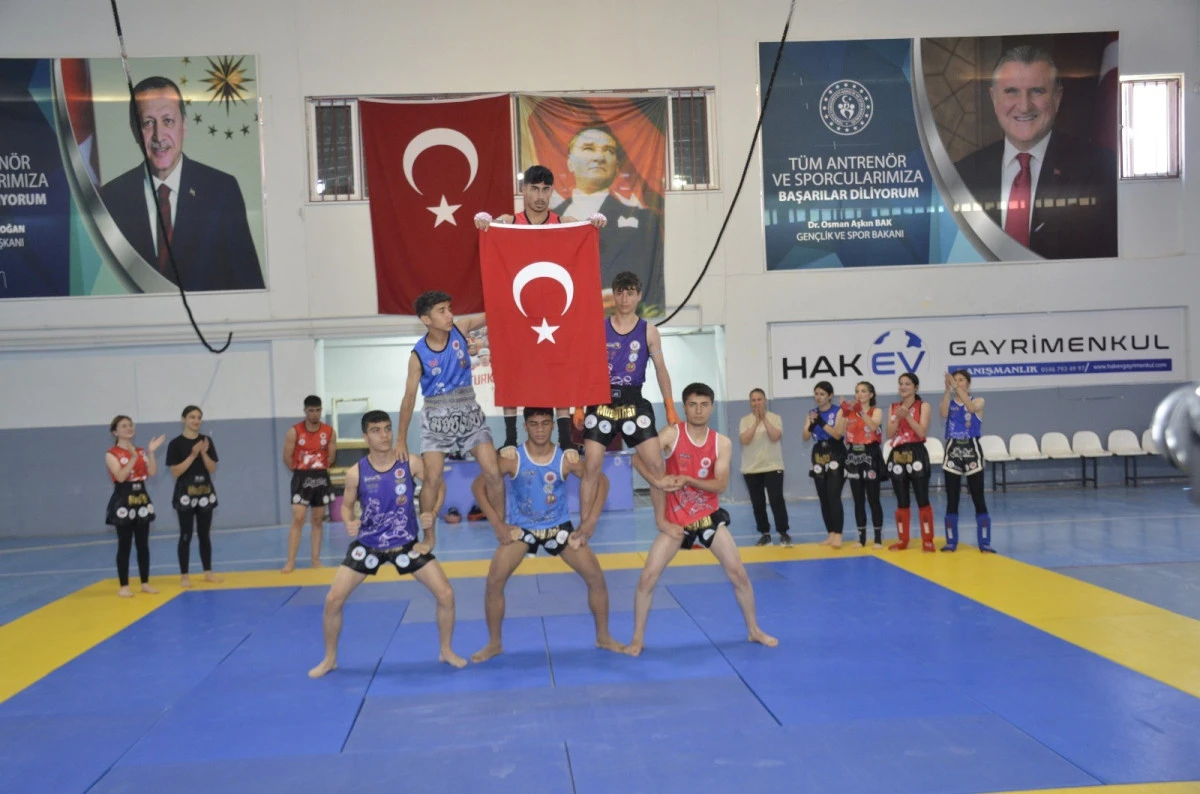 Besni’de 19 Mayıs Coşkusu   