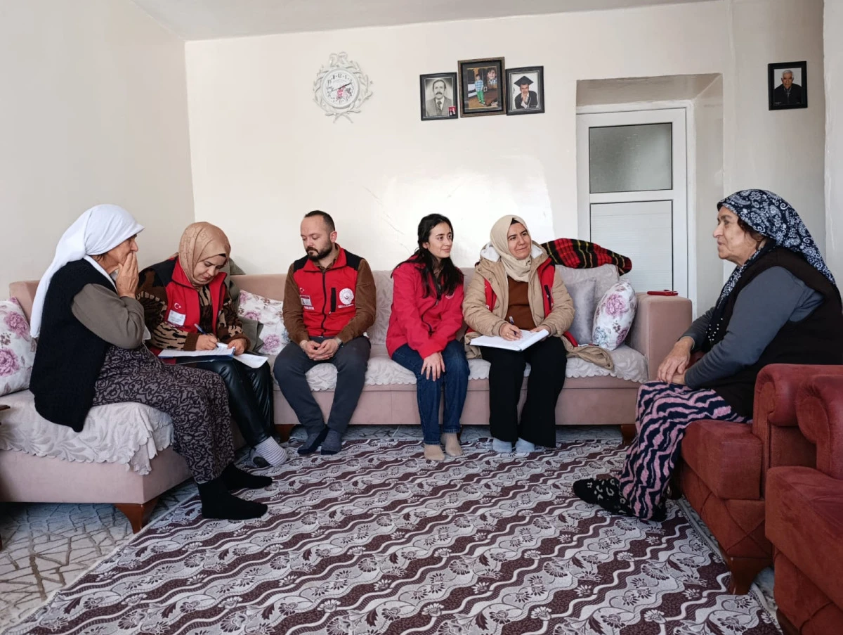 Besni&rsquo;de &ldquo;Kadına Y&ouml;nelik Şiddetle M&uuml;cadele&rdquo; Eğitimi ve Yaşlılara Destek &Ccedil;alışmaları