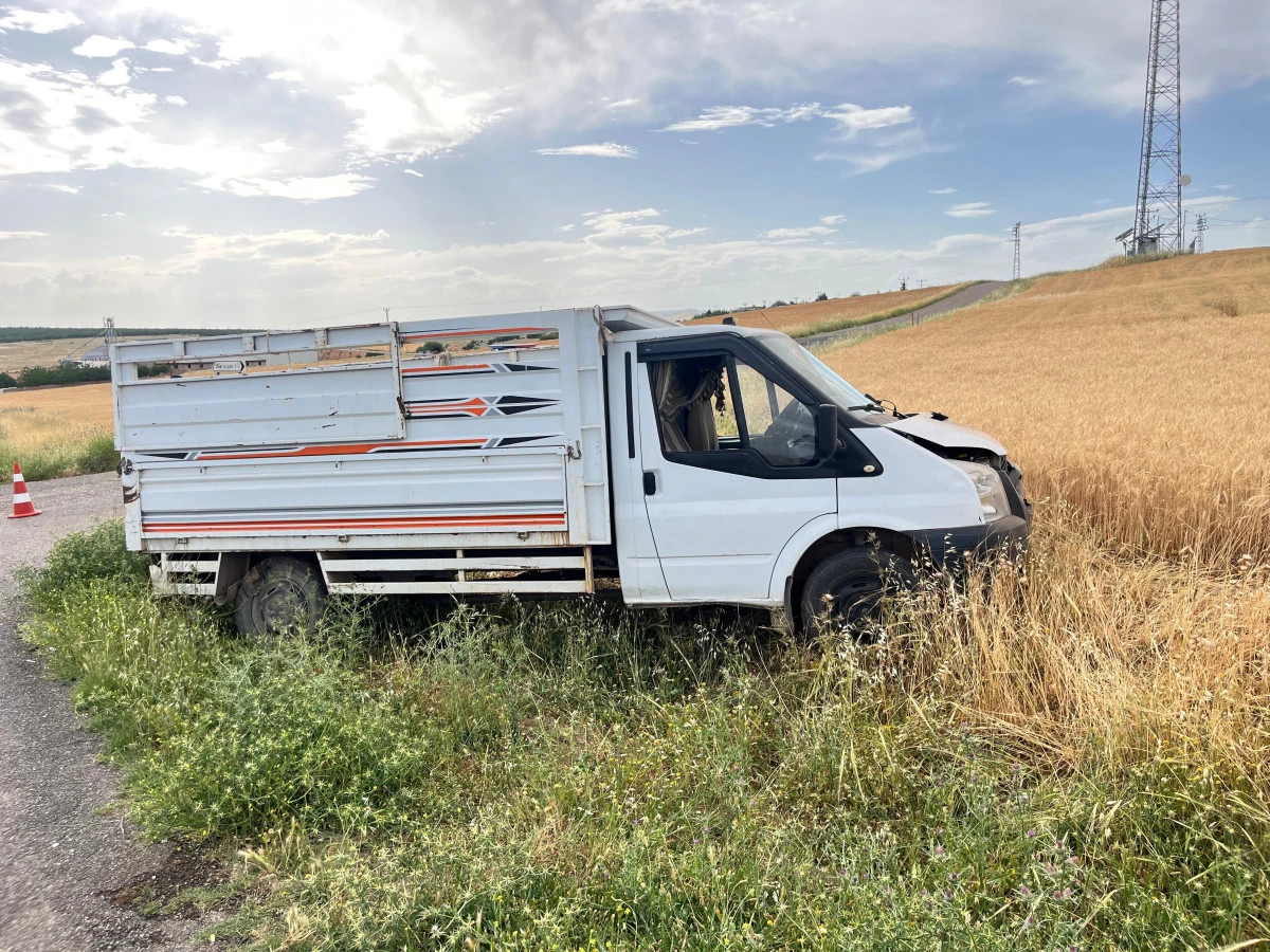 Besni'de Trafik Kazası: 3 Yaralı   