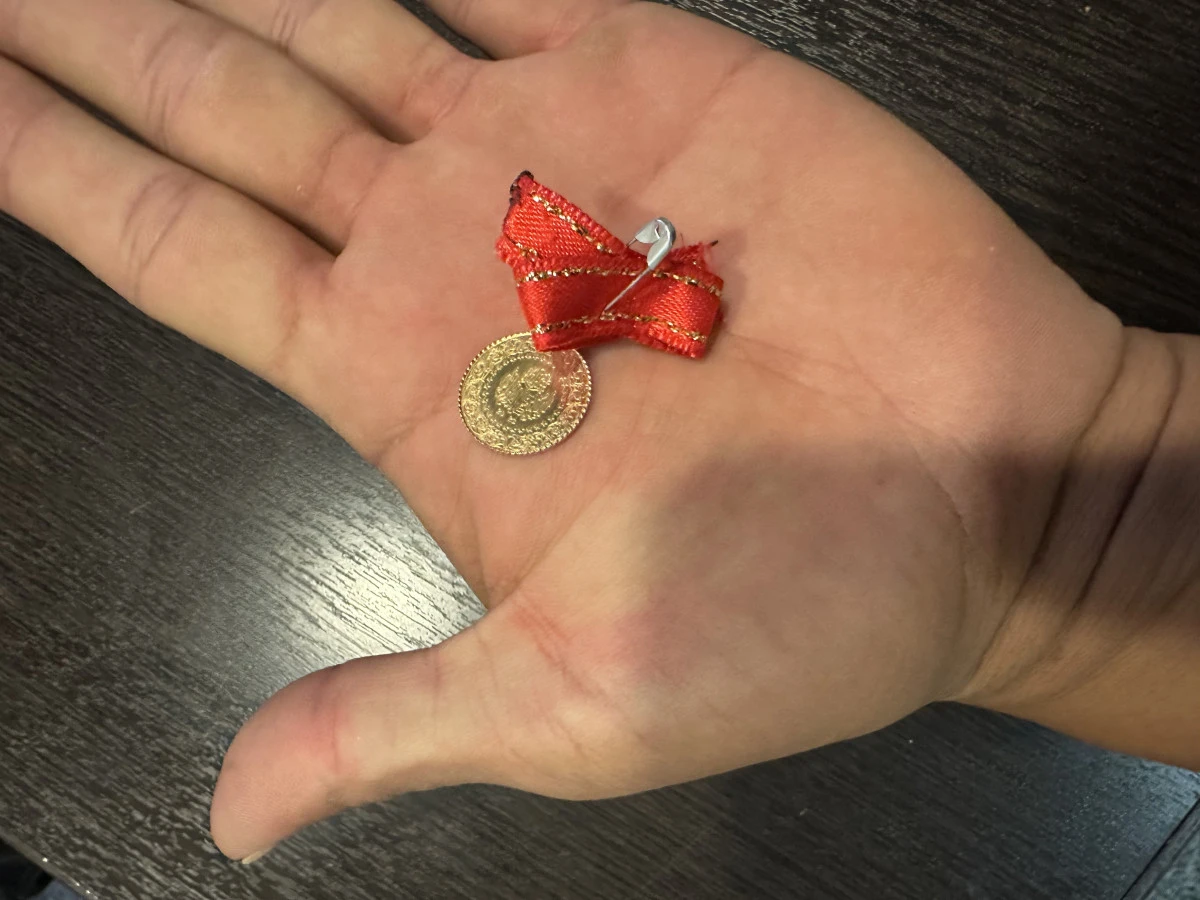 Bulduğu Çeyrek Altını Polise Teslim Etti   