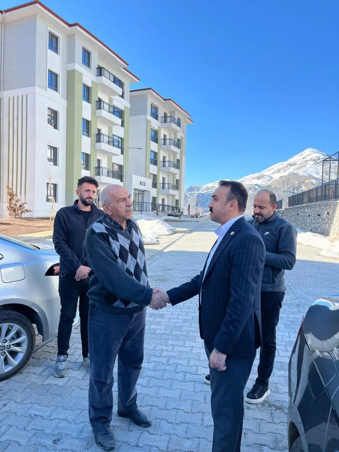 &Ccedil;elikhan Kaymakamı &Ouml;zg&uuml;r Pelvan Deprem Konutlarını İnceledi