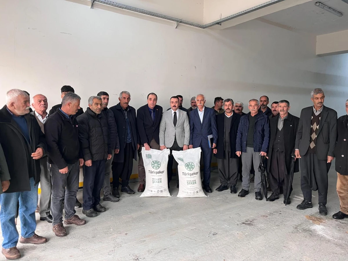 &Ccedil;elikhan&rsquo;da Arıcılara Beslenme Şekeri Dağıtıldı