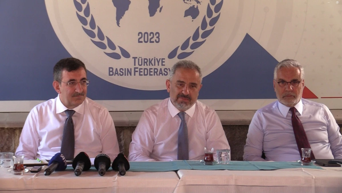 Cevdet Yılmaz: "Ter&ouml;rs&uuml;z T&uuml;rkiye'de kritik aşamadayız, ekonomi programımızı kararlılıkla s&uuml;rd&uuml;r&uuml;yoruz"