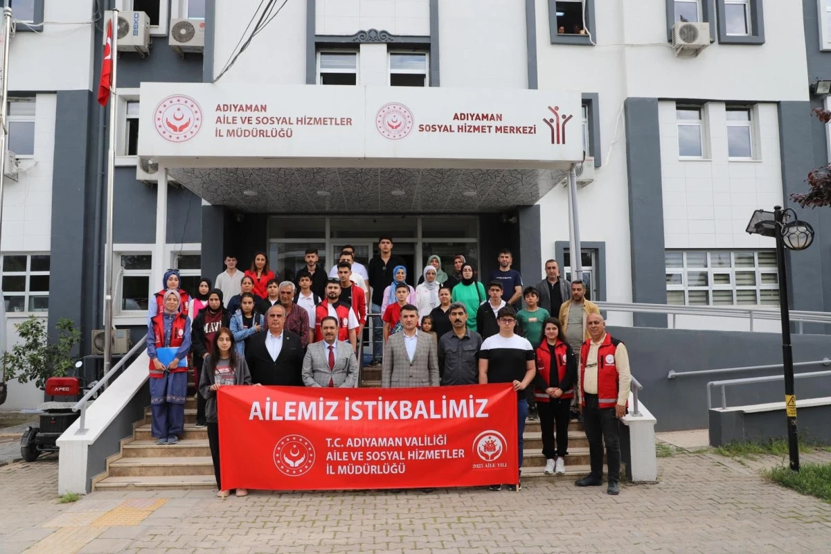 Depremde ebeveynlerini kaybeden çocuklara moral gezisi   