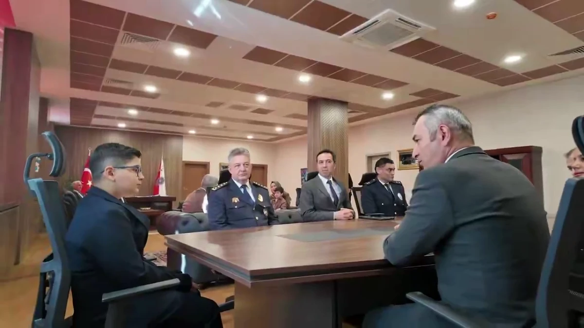 Emniyet M&uuml;d&uuml;rl&uuml;ğ&uuml; Makamı Minik &Ouml;ğrenciye Emanet Edildi