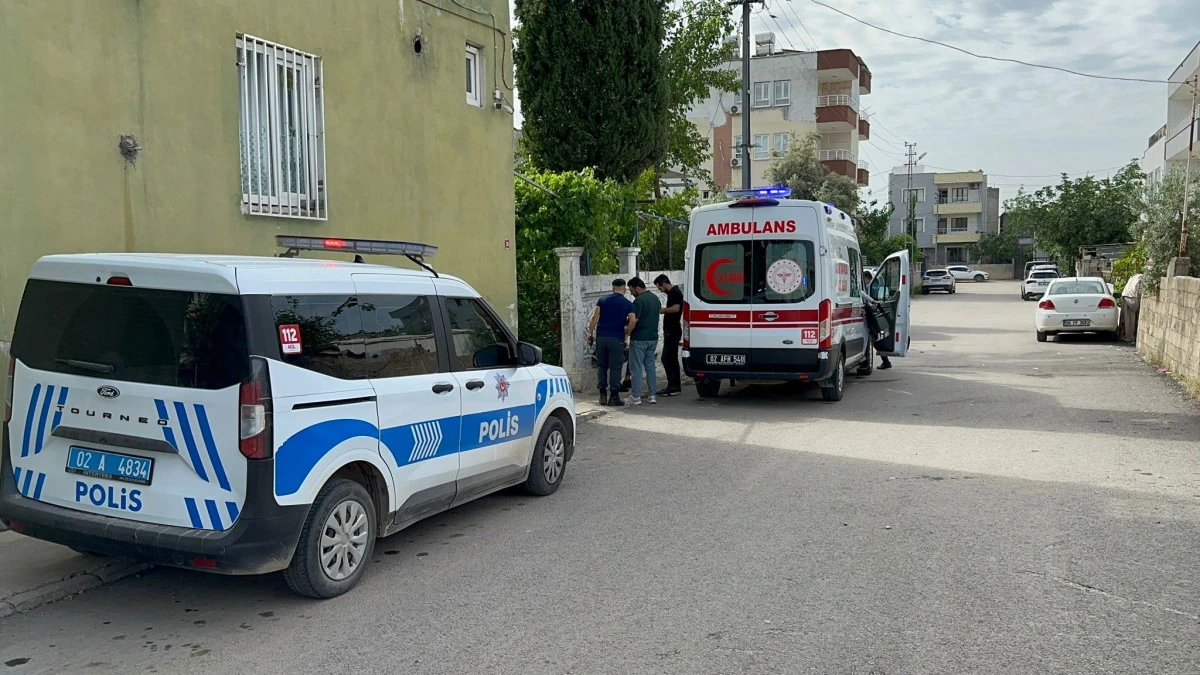 Evin bahçesinde asılı halde bulundu  