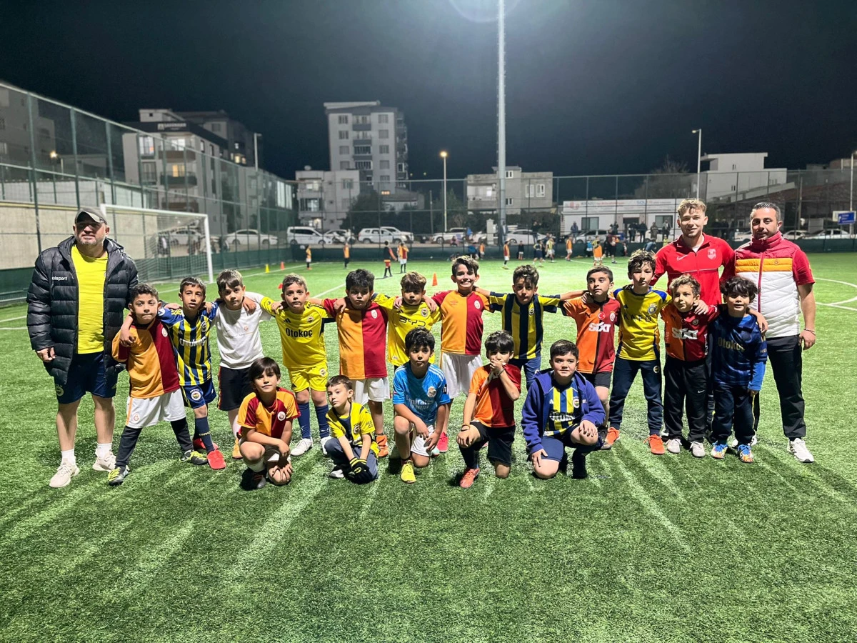 Galatasaray ve Fenerbahçe Futbol Okullarından Anlamlı Maç
