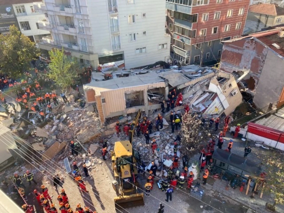 Gebze’de 7 Katlı Bina Çöktü: Aile Enkaz Altında