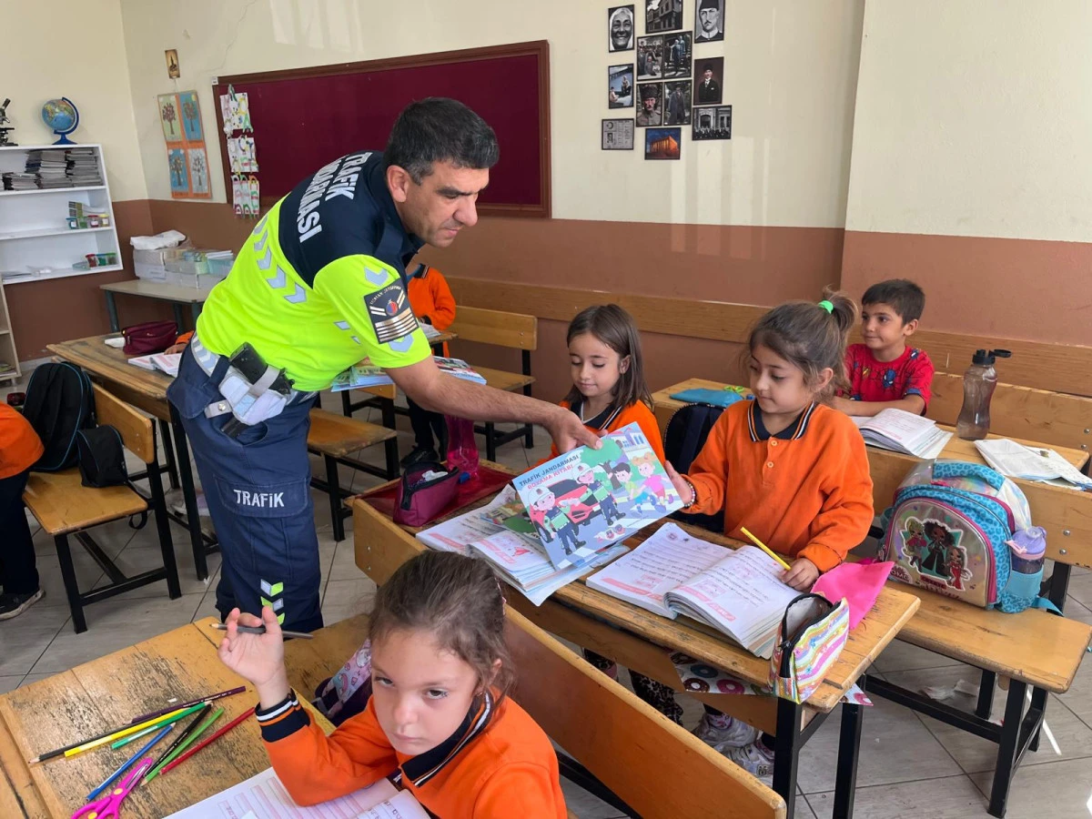 Gölbaşı Jandarmasından Miniklere Trafik Eğitimi