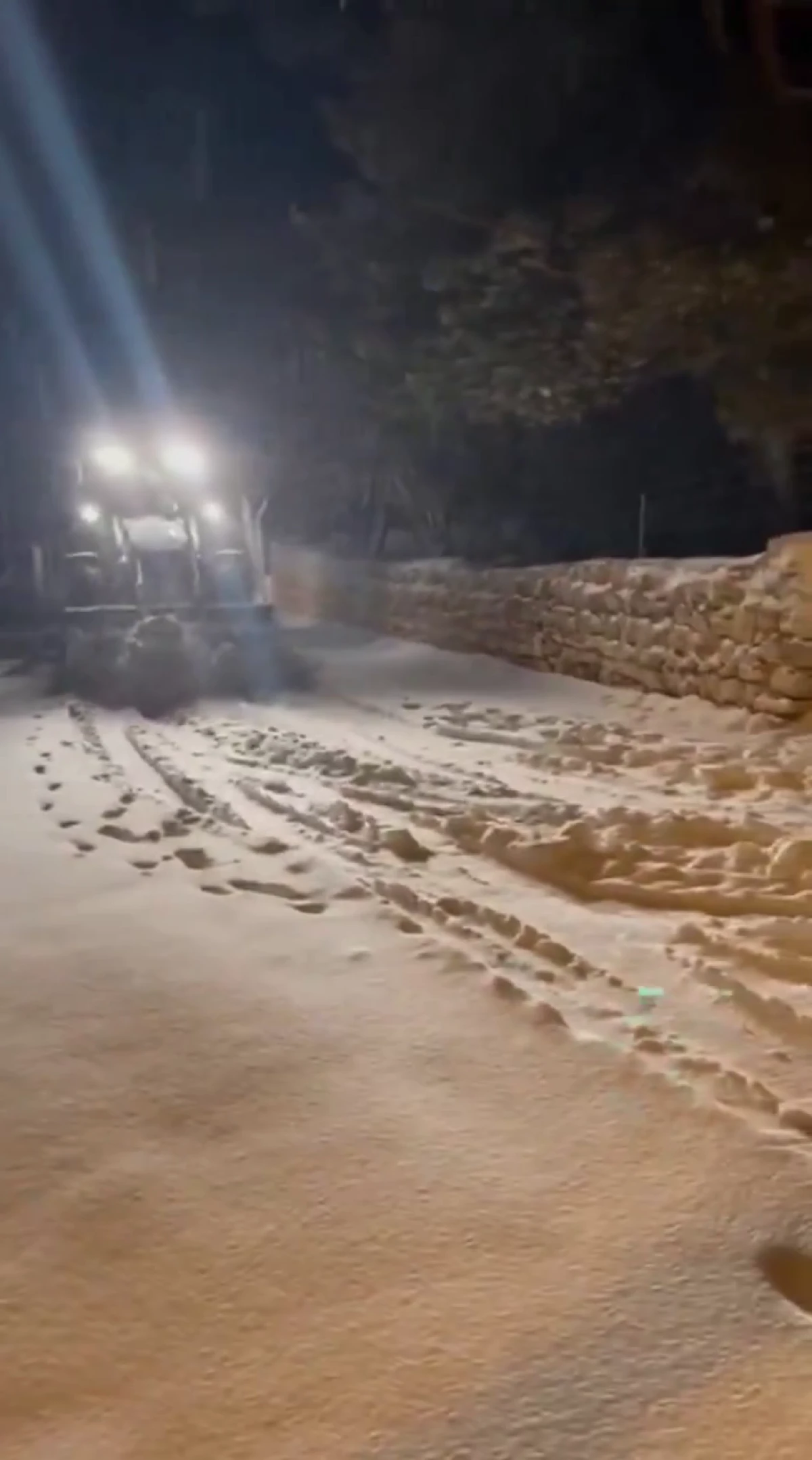 G&ouml;lbaşı&rsquo;nda Kar Nedeniyle Mahsur Kalan 50 Kişi Kurtarıldı