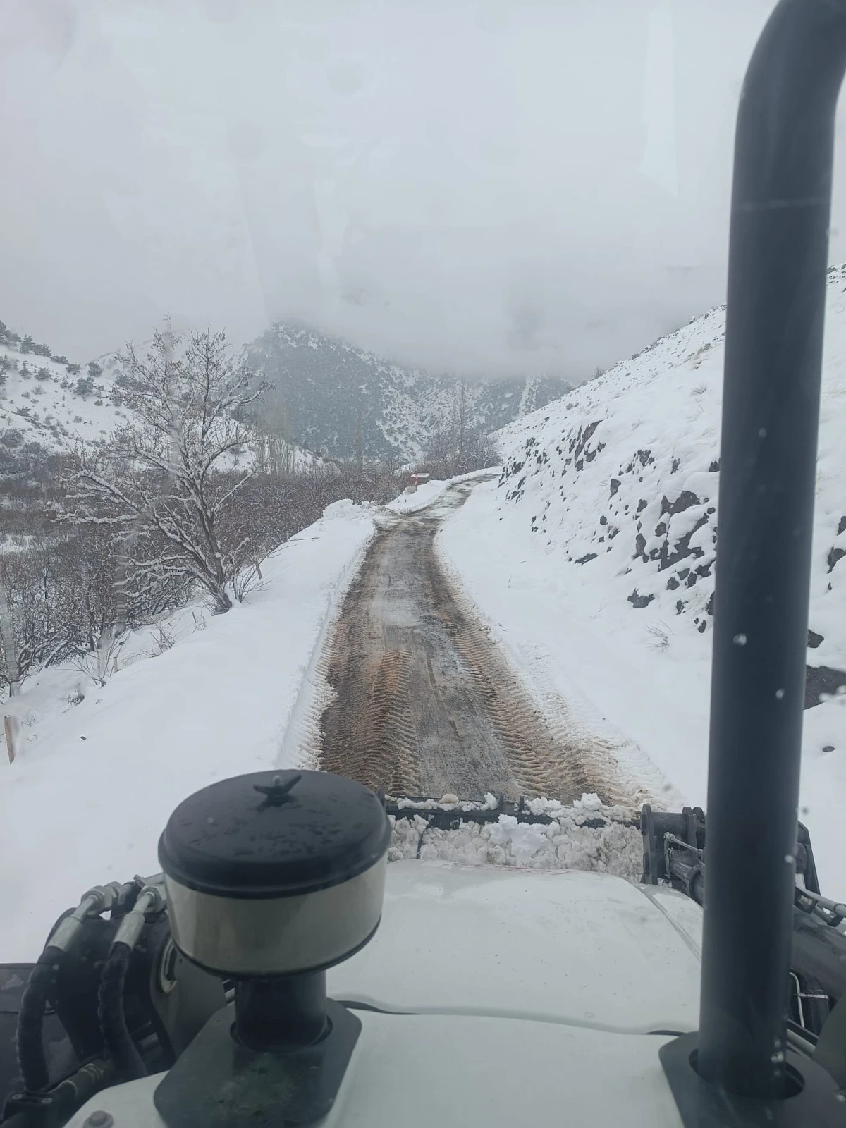 G&ouml;lbaşı&rsquo;nda Karla M&uuml;cadele &Ccedil;alışmaları Aralıksız S&uuml;r&uuml;yor