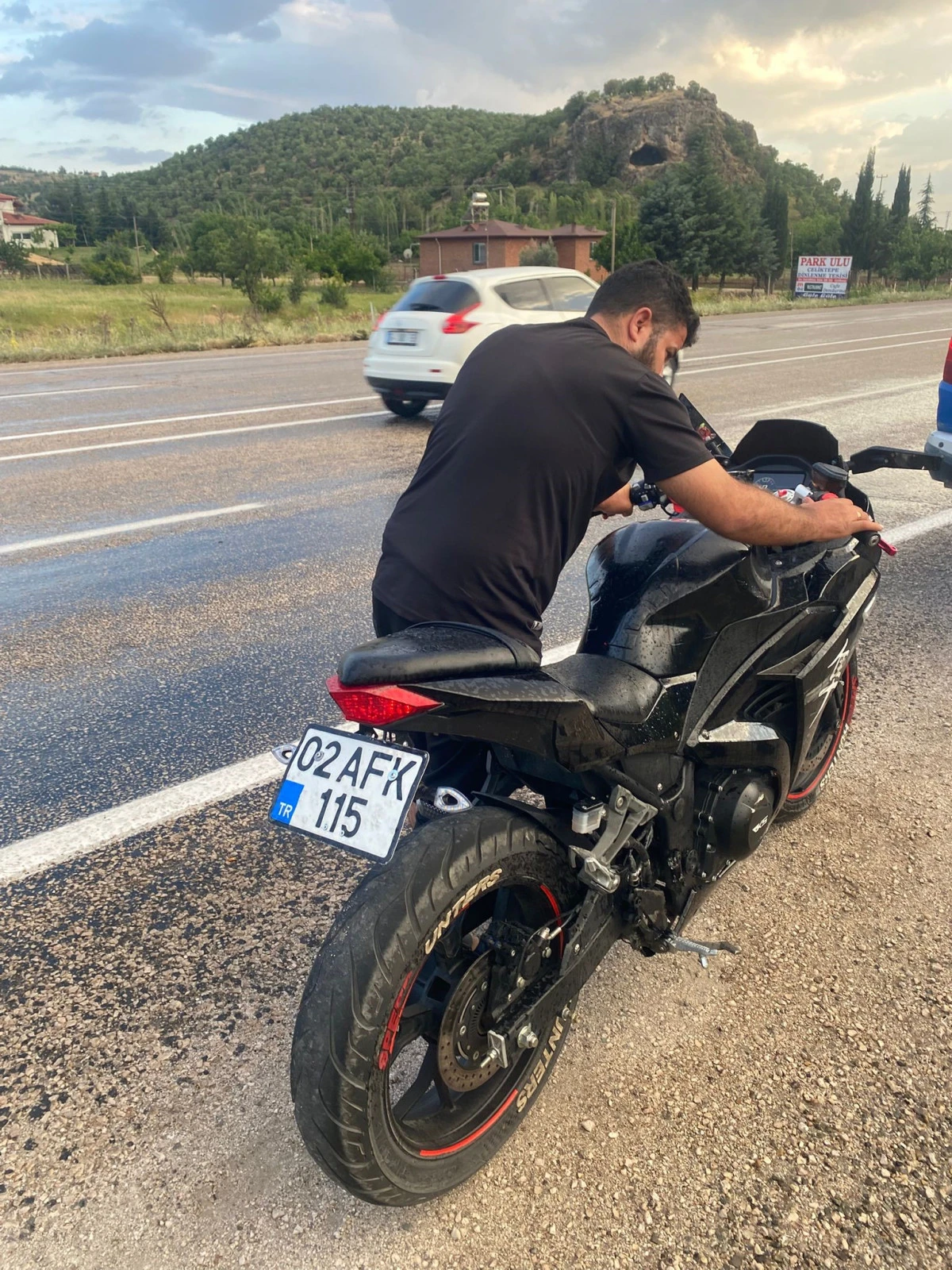 Gölbaşı'nda Motosiklet Devrildi: 1 Yaralı   