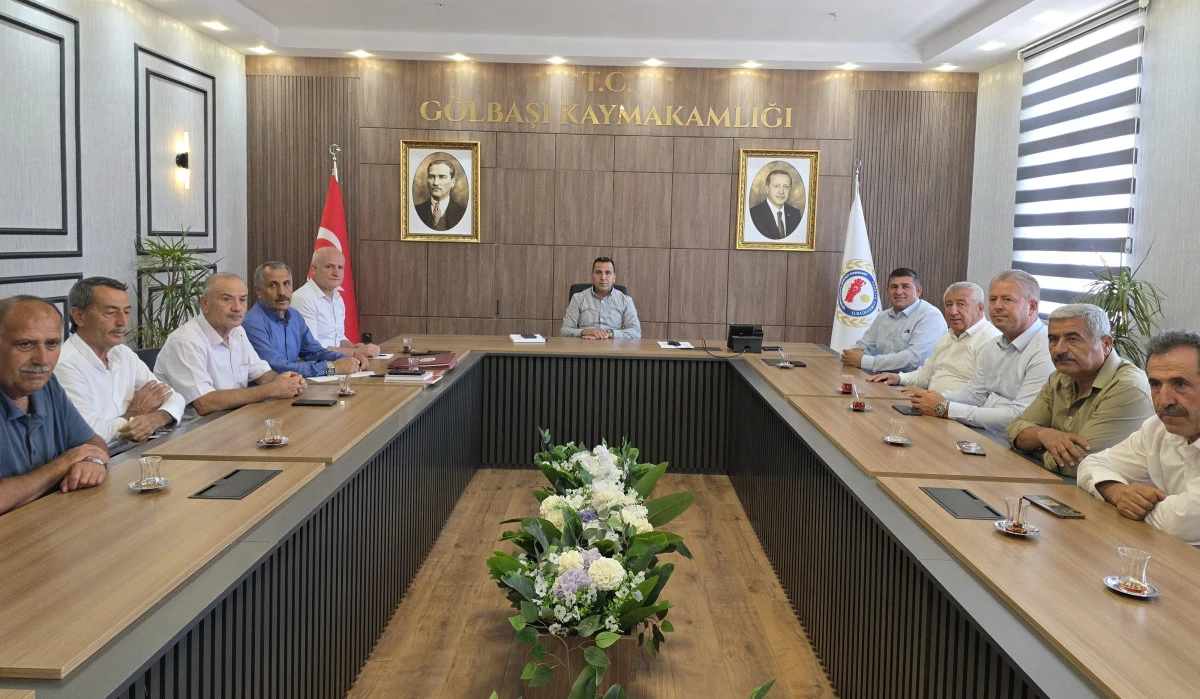 G&ouml;lbaşı'nda Muhtarlarla Değerlendirme Toplantısı Yapıldı