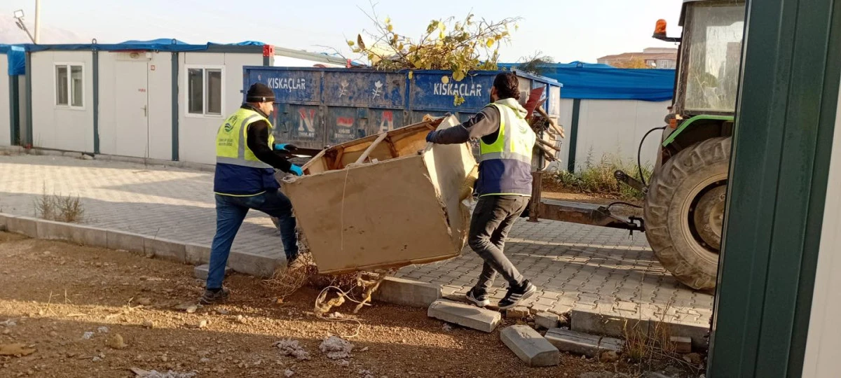 Gölbaşı’nda Temizlik Çalışmaları Aralıksız Sürüyor