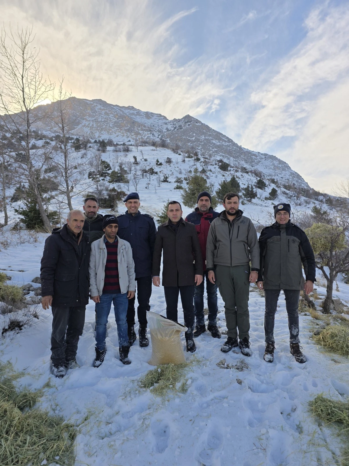 G&ouml;lbaşı&rsquo;nda Yaban Hayvanları İ&ccedil;in Doğaya Yem Bırakıldı